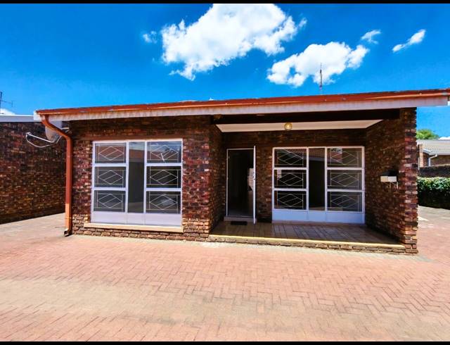 2 BEDROOM TOWNHOUSE FOR SALE IN THREE RIVERS